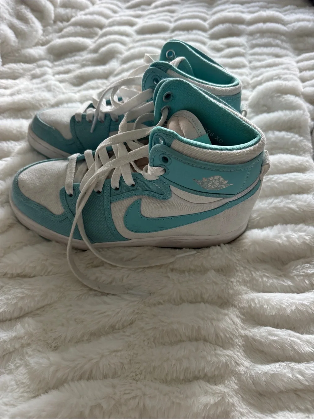 Nike Womens High-Top Athletic Sneakers in Teal and White with Pink Tongue